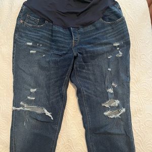 Old Navy Maternity boyfriend jeans. Excellent used condition. Size 18 long.